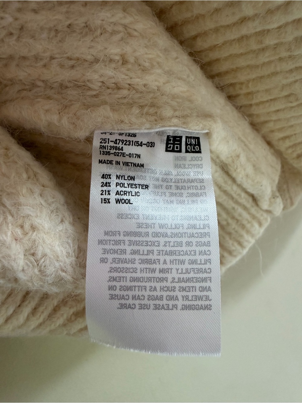 Uniqlo Cream V-Neck Ribbed Knit Sweater - Picture 3 of 4